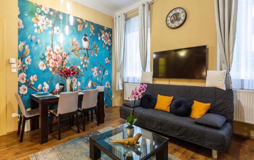 Cherry Blossom Designer In The Center With Free Parking Apartament *